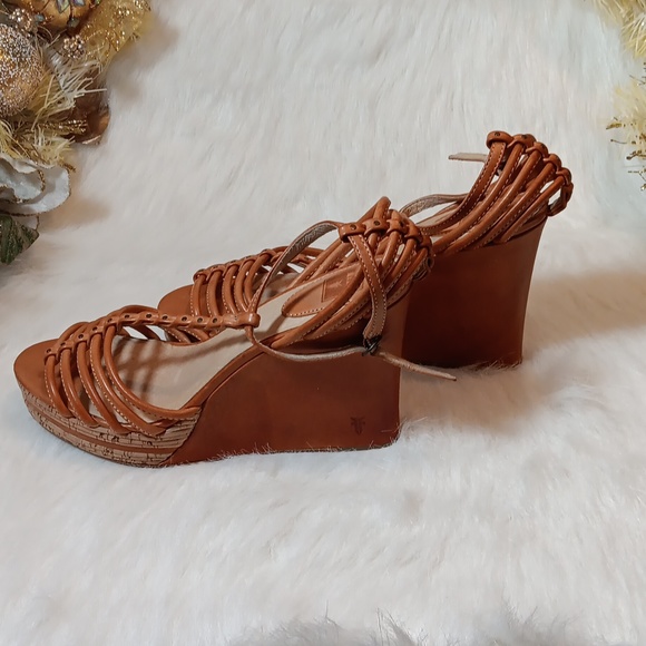 Frye Shay Strappy T / Tan Wedge Sandal Heel Size 10M - Picture 6 of 12